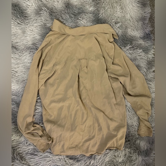 August Max woman Button up shirt. Size 14W. (Fits like a Women’s Large) - Picture 4 of 4